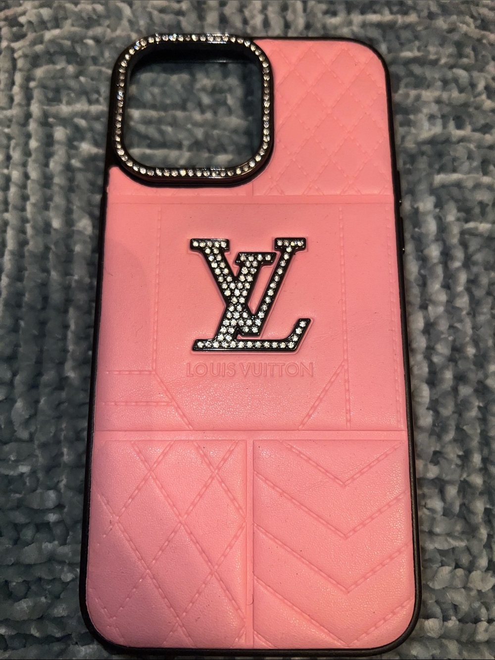 Louis Vuitton Pink Quilted Crystal LV 14 pro max Phone Cover
